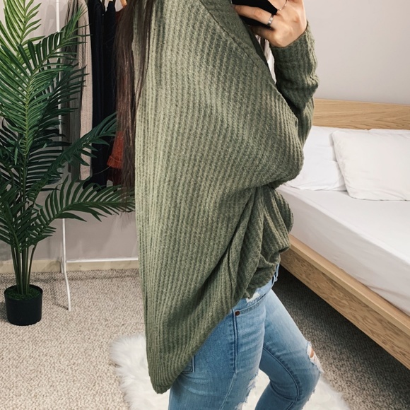 🆕 Vanessa - Green Oversized Thermal Top - Picture 6 of 7